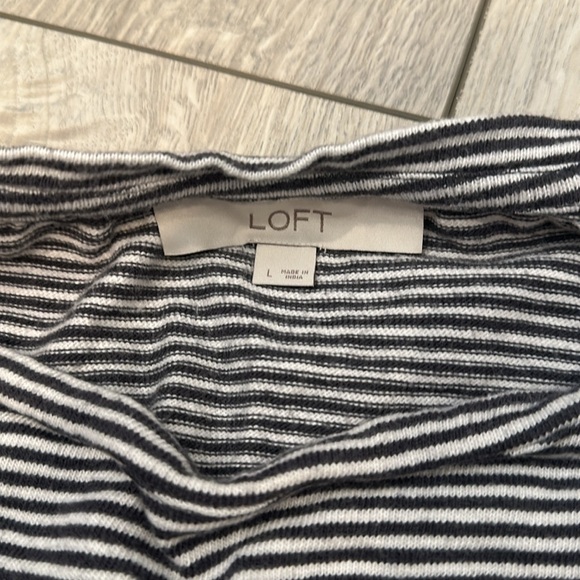 2/10 Lovely T - Picture 3 of 5